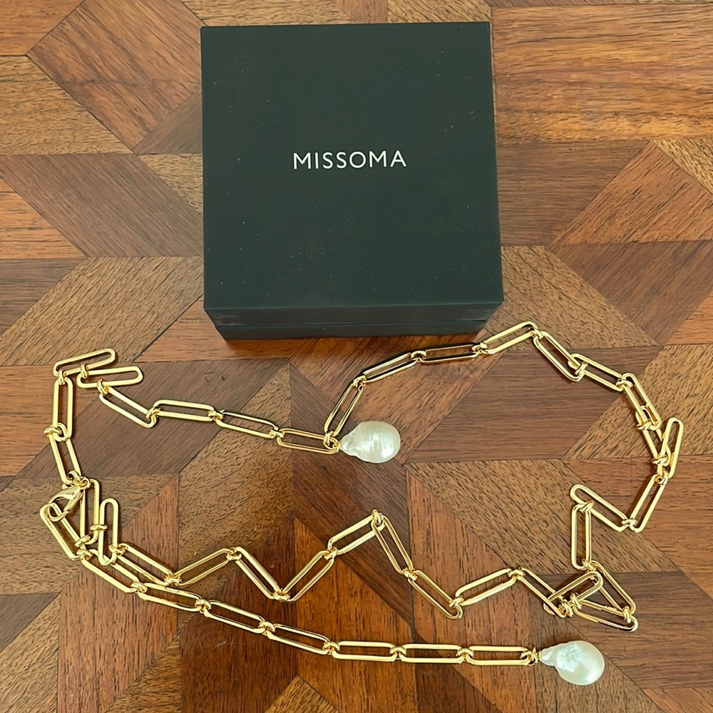 Missoma Baroque Pearl Charm Chain Belt nib